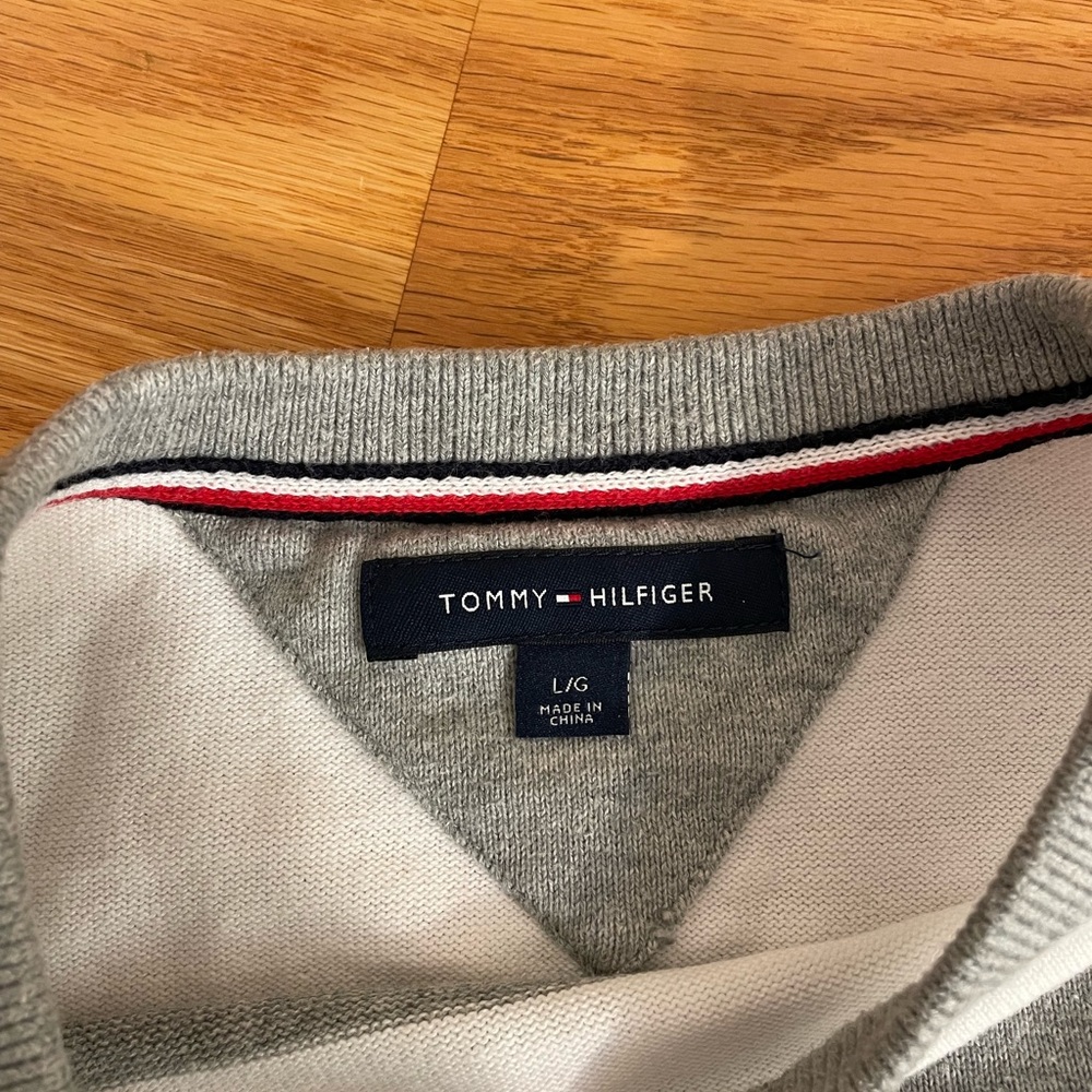 Tommy Hilfiger Sweater - Picture 2 of 2